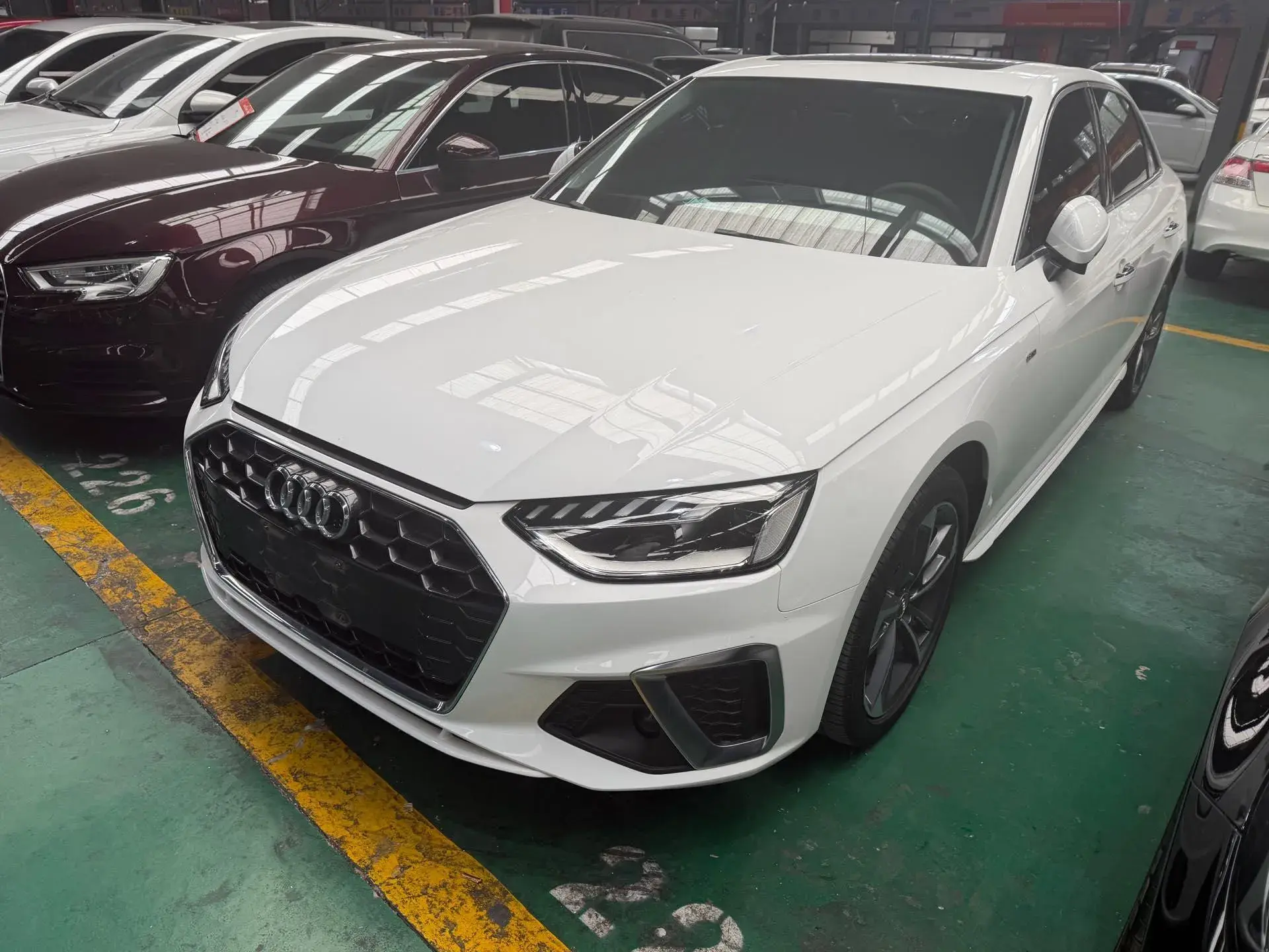 2022 AUDI A4L view 1