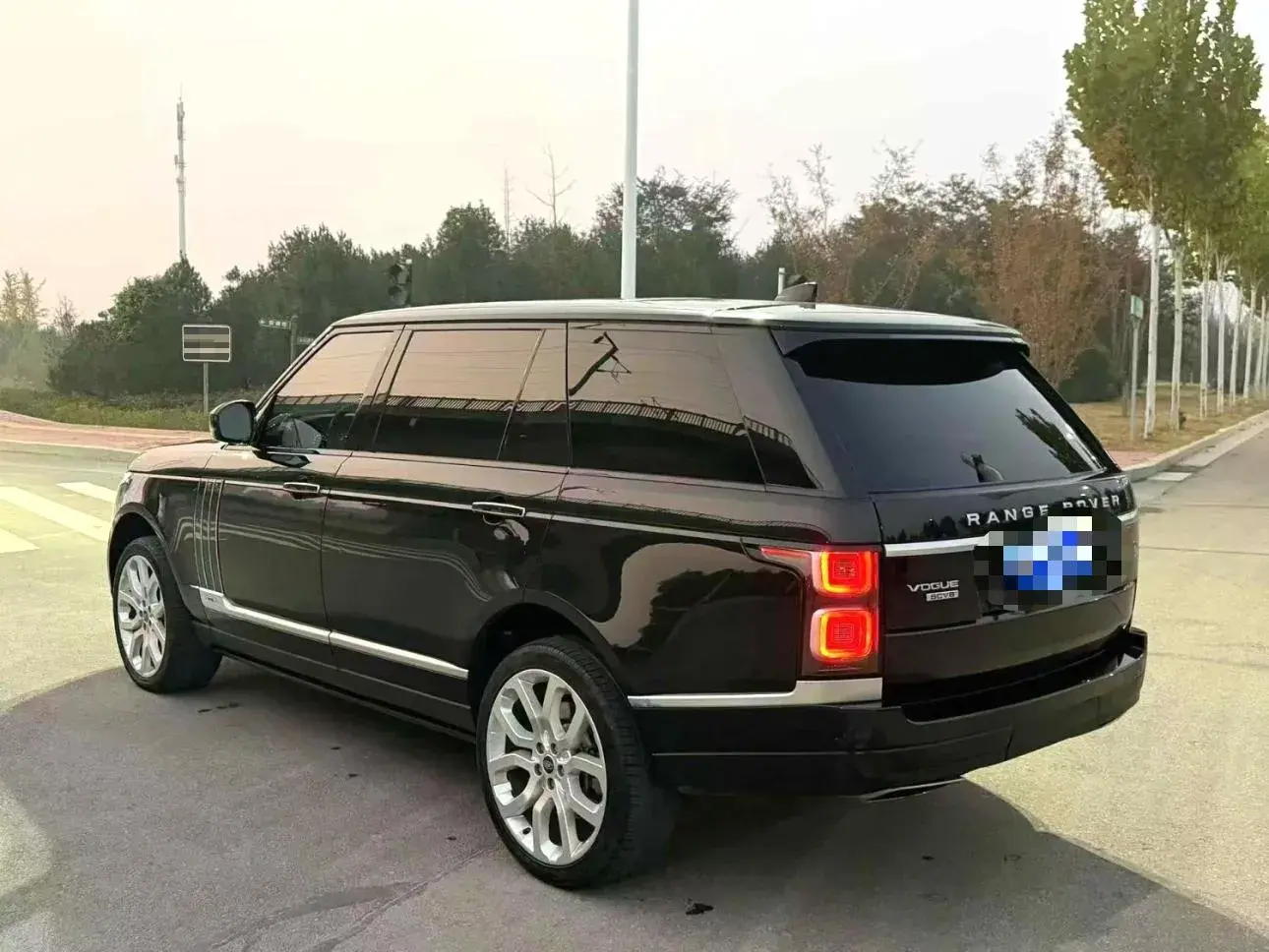 2019 LAND ROVER thumbnail 4