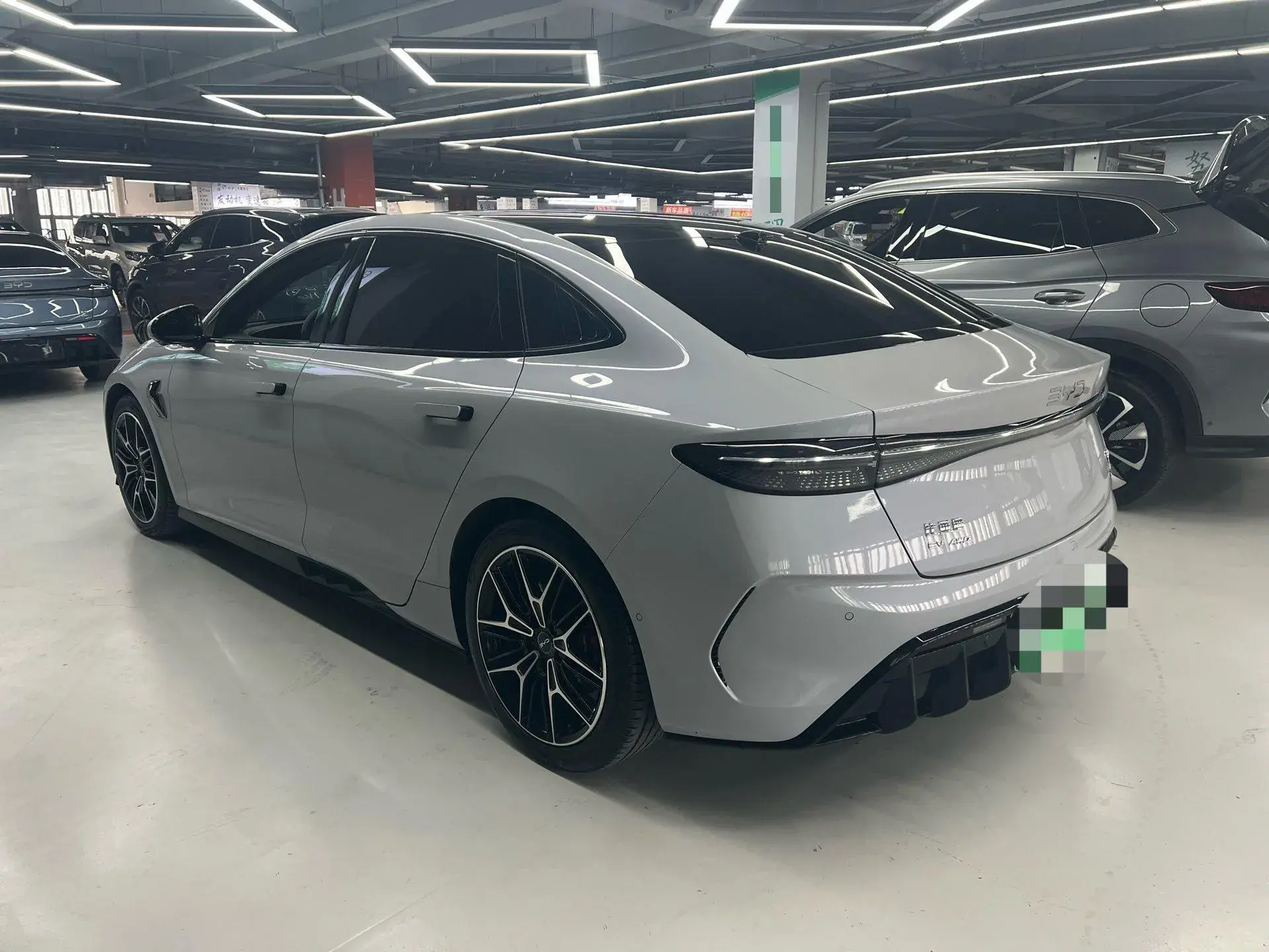 2025 BYD SEAL thumbnail 2