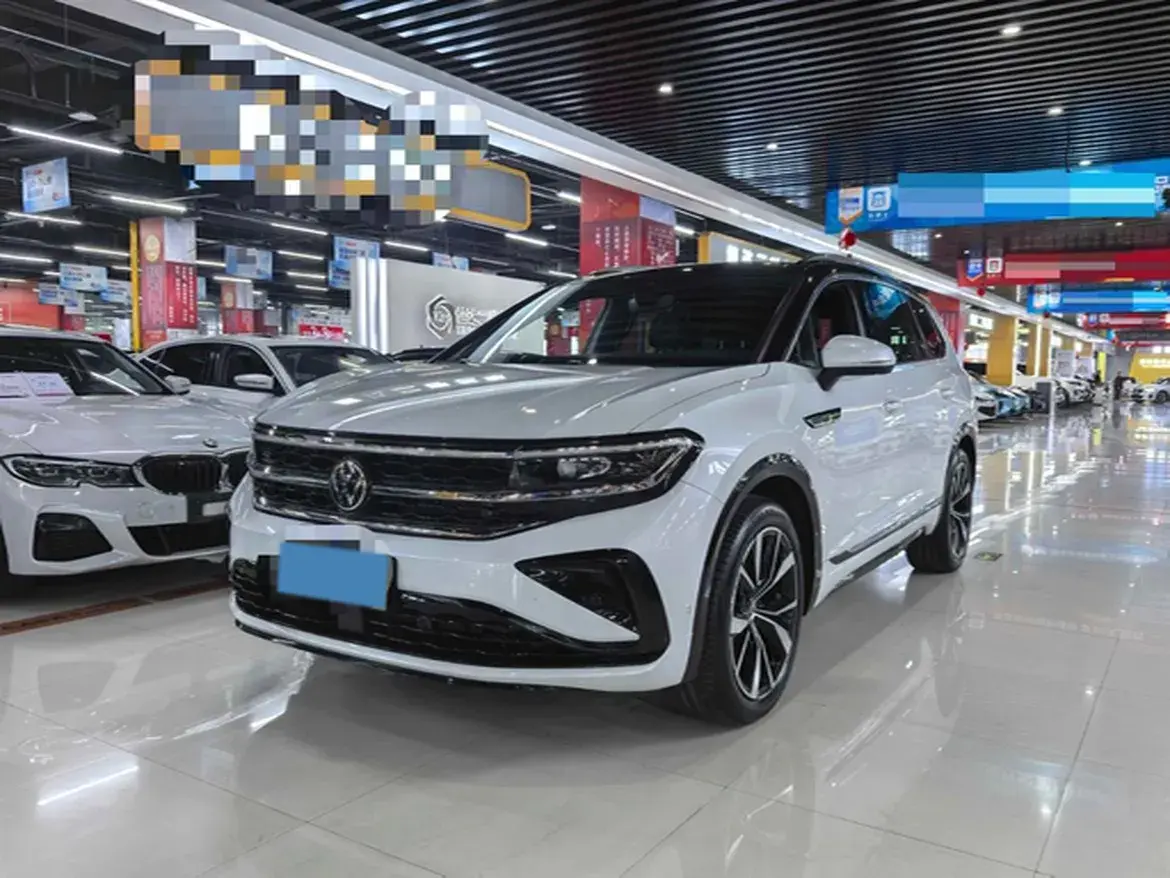 2023 VOLKSWAGEN TALAGON view 1