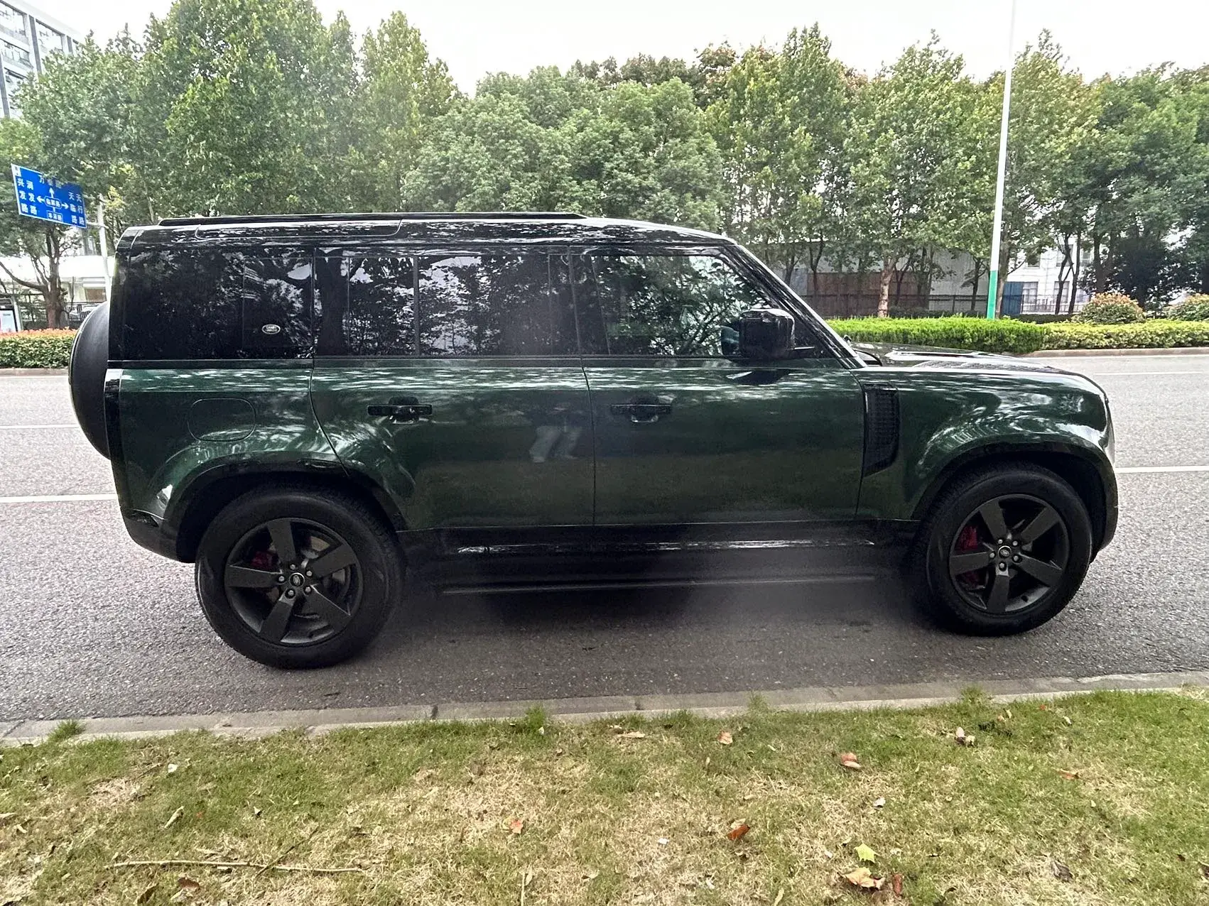 2024 LAND ROVER thumbnail 2