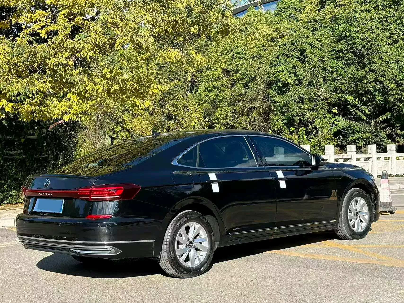2024 VOLKSWAGEN PASSAT thumbnail 4