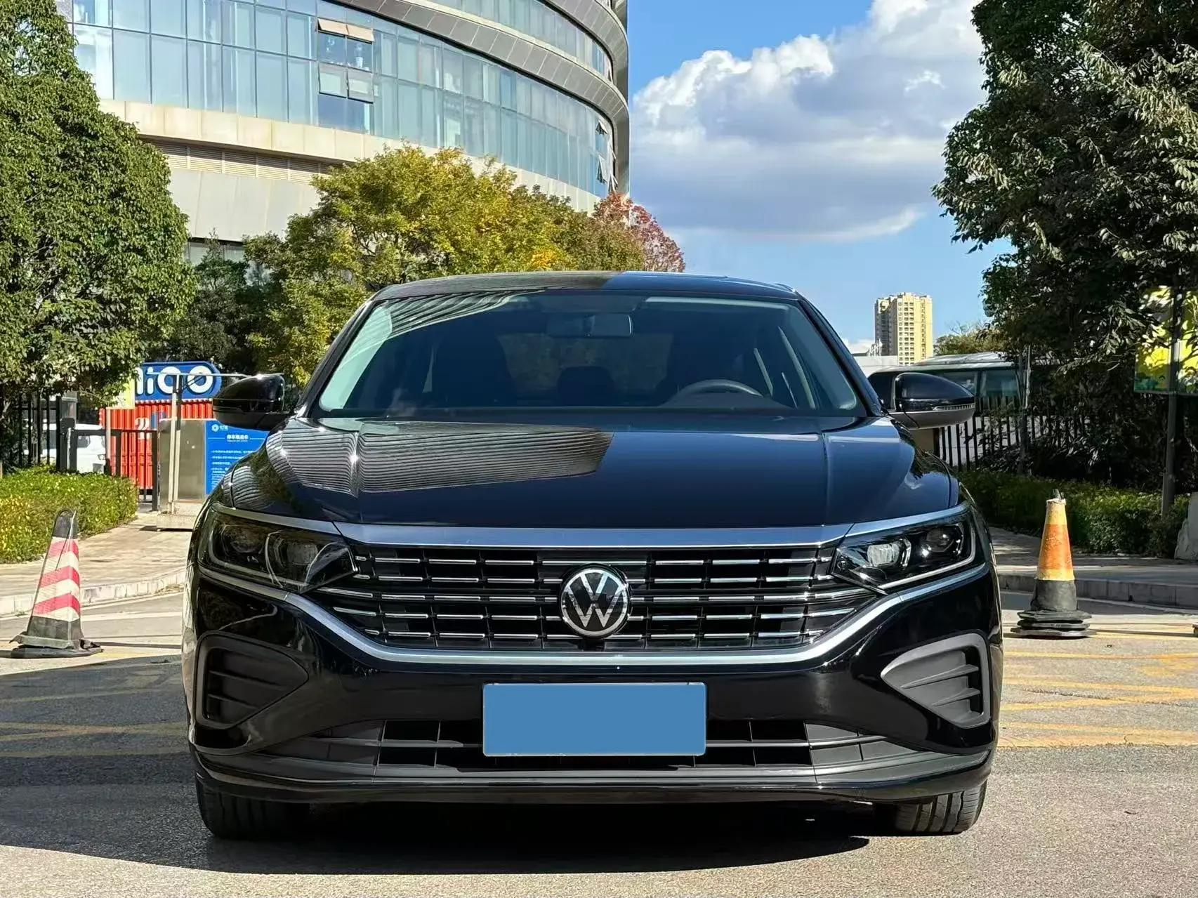 2024 VOLKSWAGEN PASSAT thumbnail 2