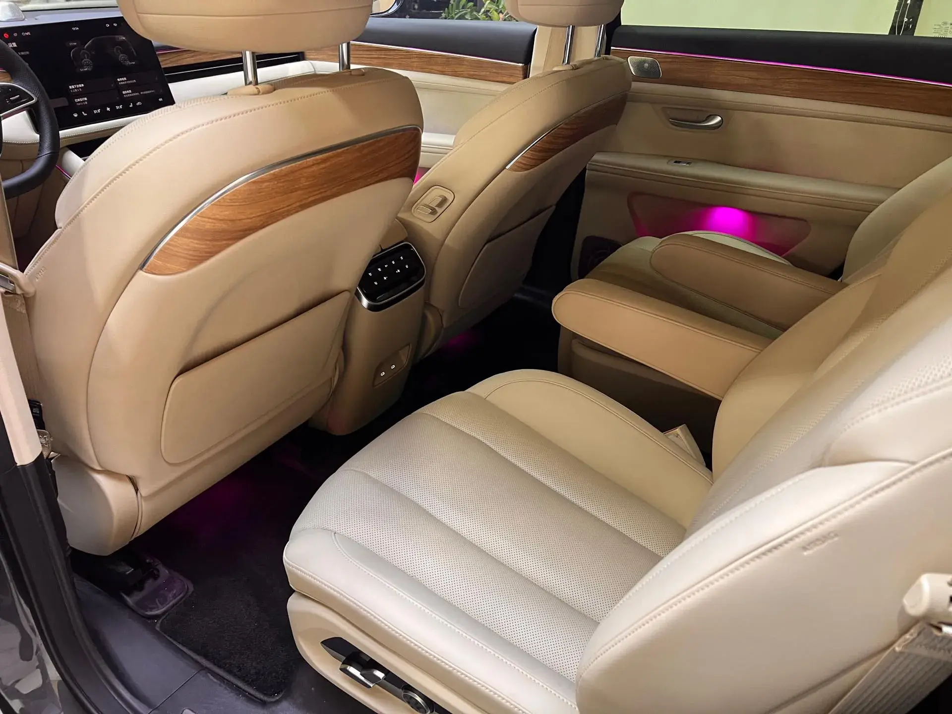 2022 AITO AITO thumbnail 4