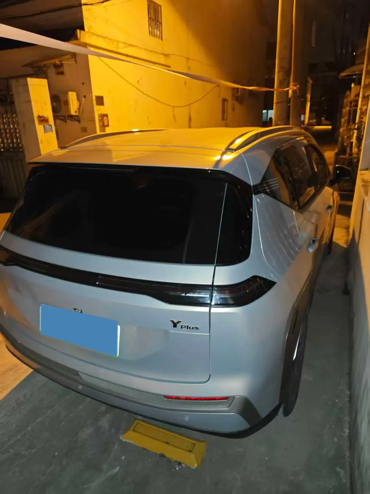 2025 AION Y thumbnail 4