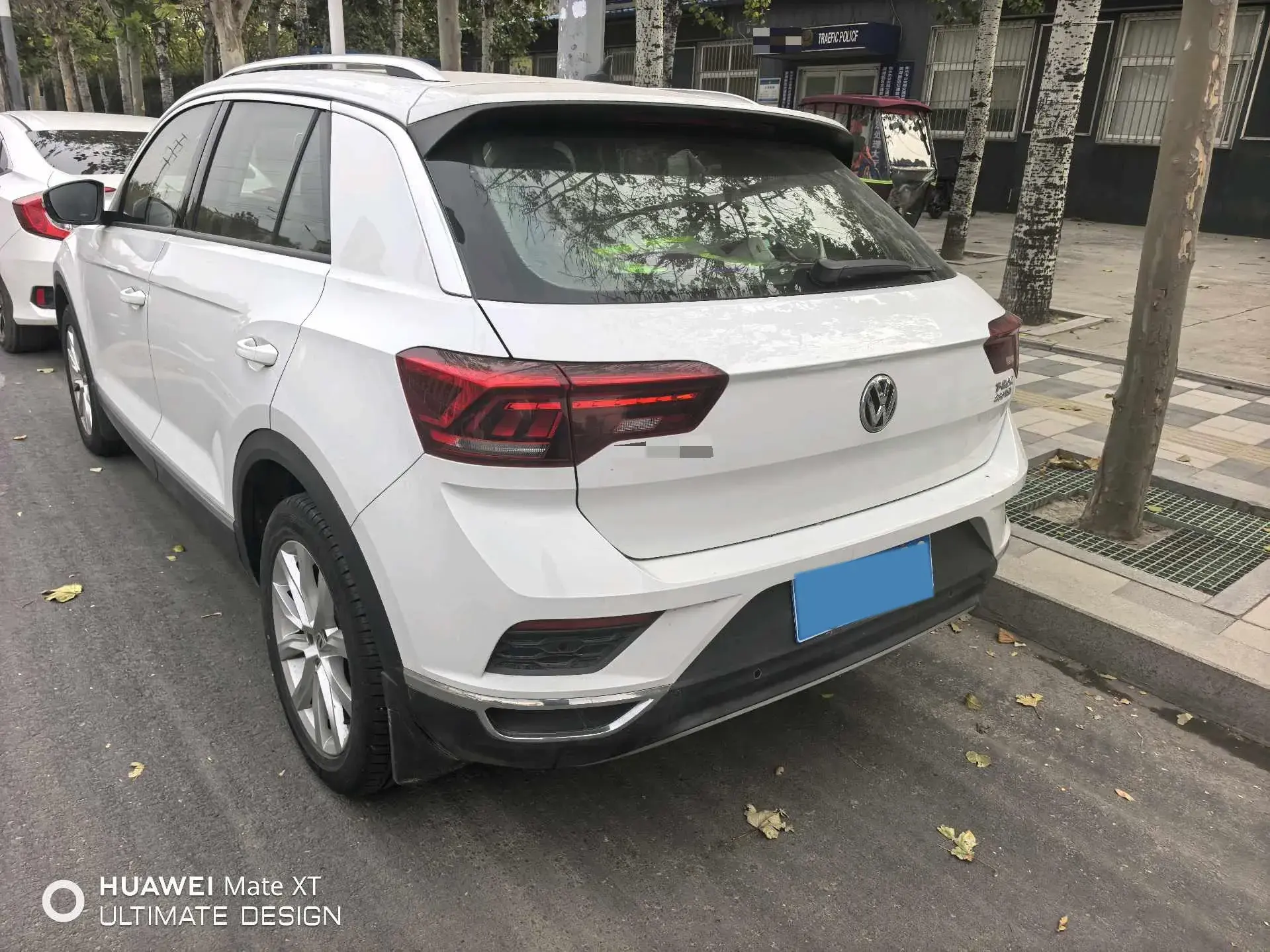 2019 VOLKSWAGEN T-ROC thumbnail 3
