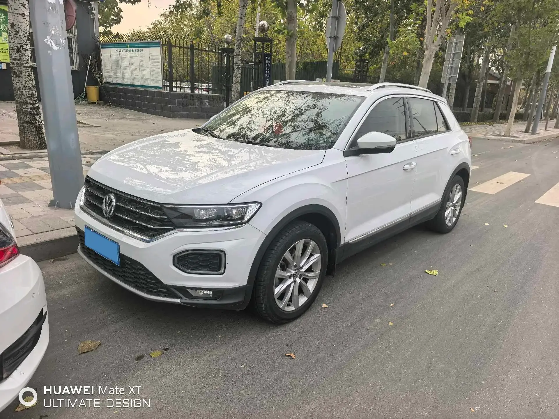2019 VOLKSWAGEN T-ROC view 1