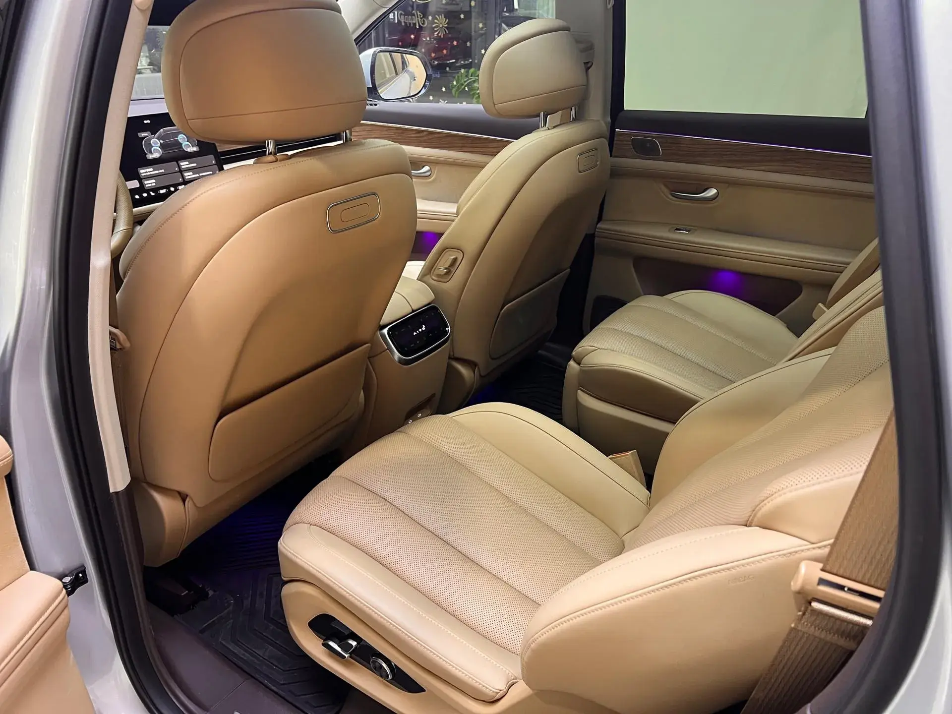 2024 AITO AITO thumbnail 4