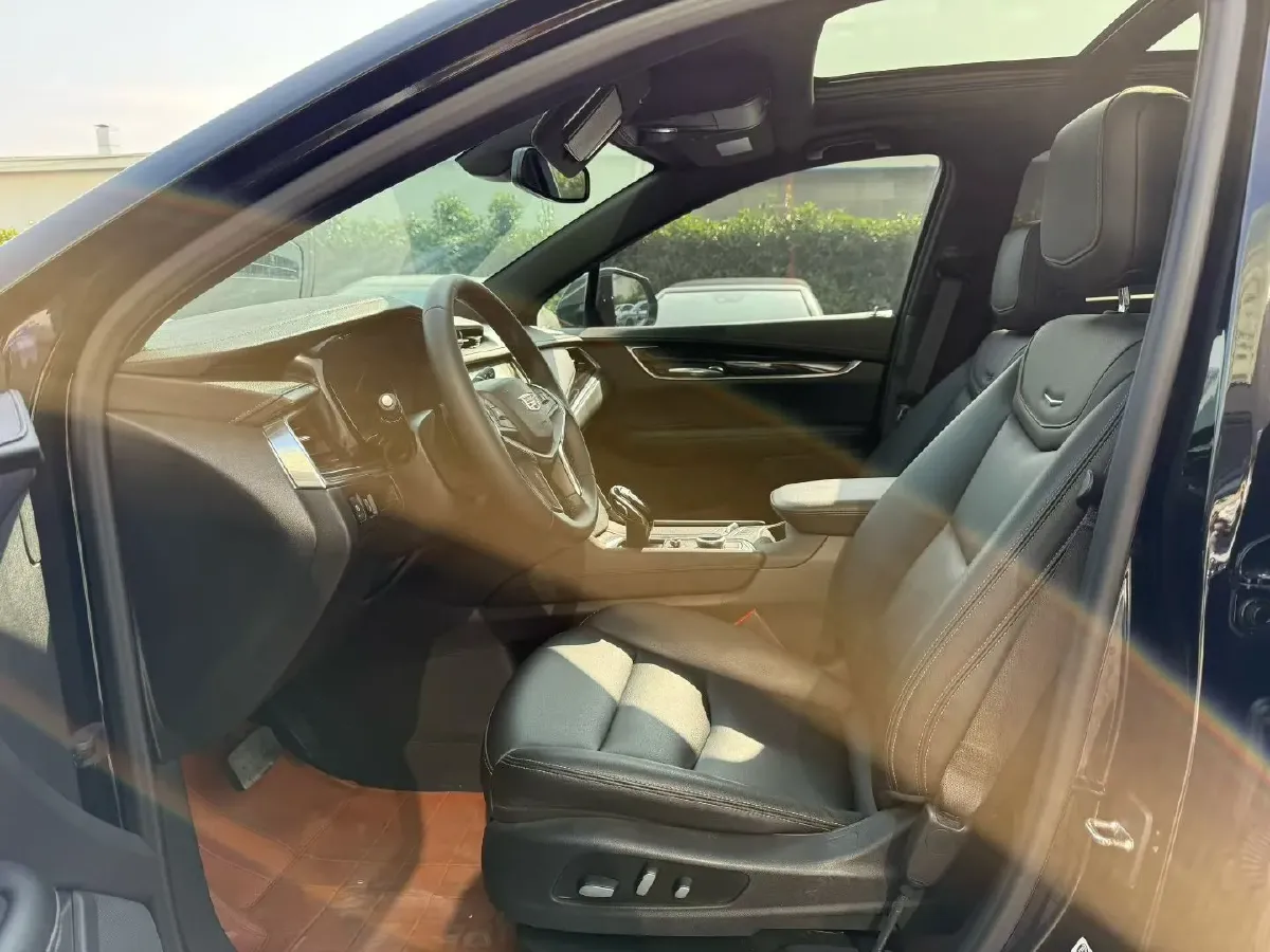 2021 Cadillac XT5 2.0T 237HP L4 9AT,autocango,china used car exporter,china ev exporter,chinese used car exporter,chinese used ev exporter