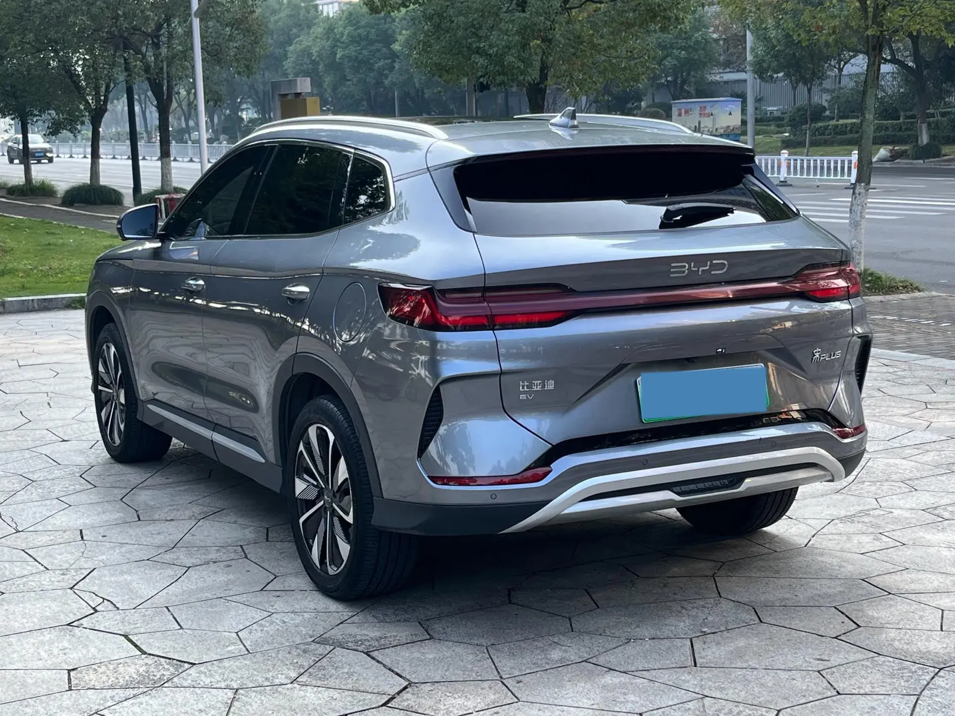 2024 BYD SONG thumbnail 4