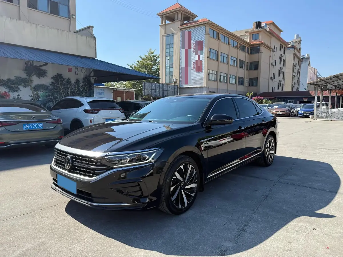 2023 Volkswagen Passat 2.0T 186HP L4 7DCT