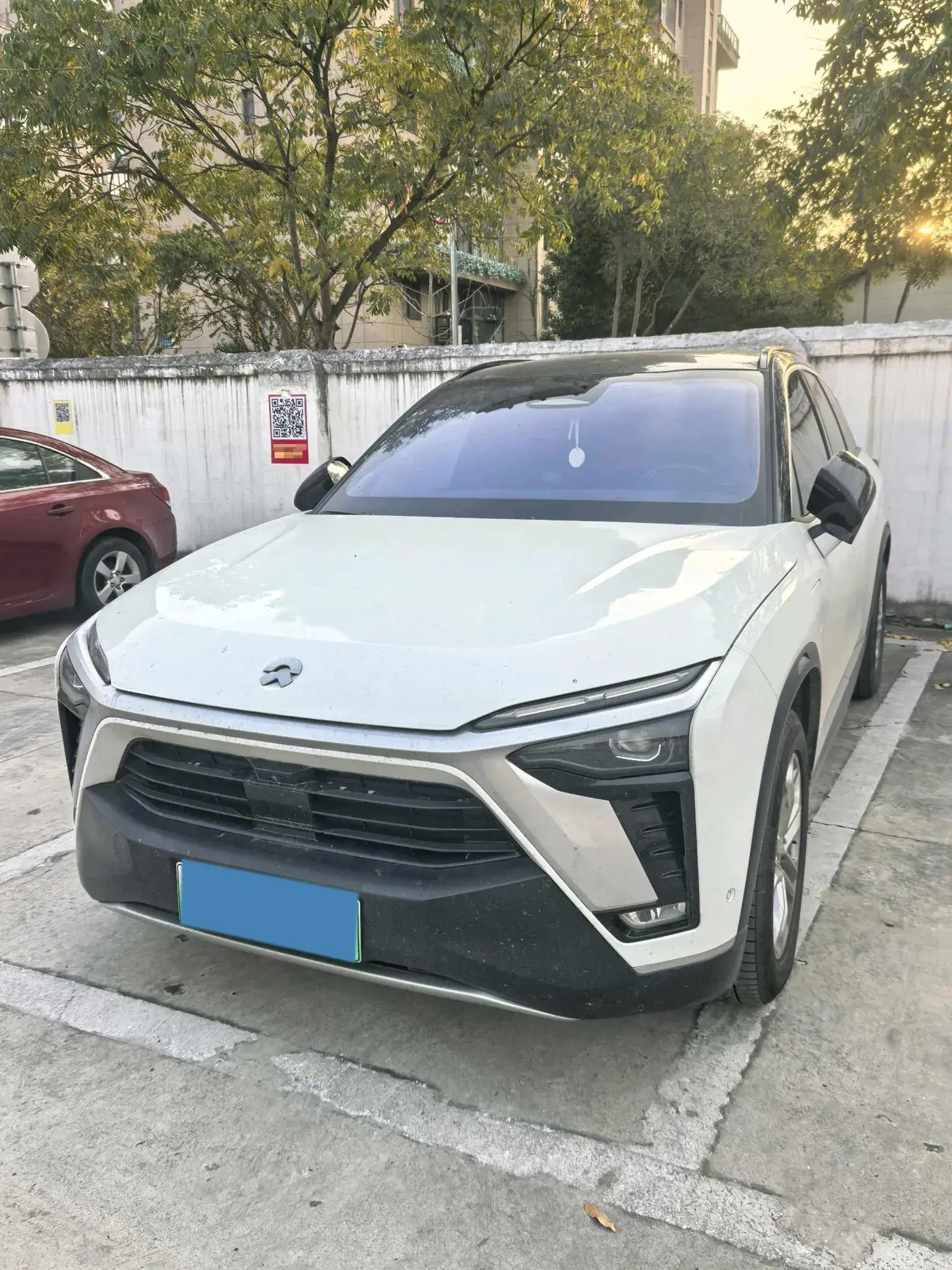 2020 NIO ES8 view 1