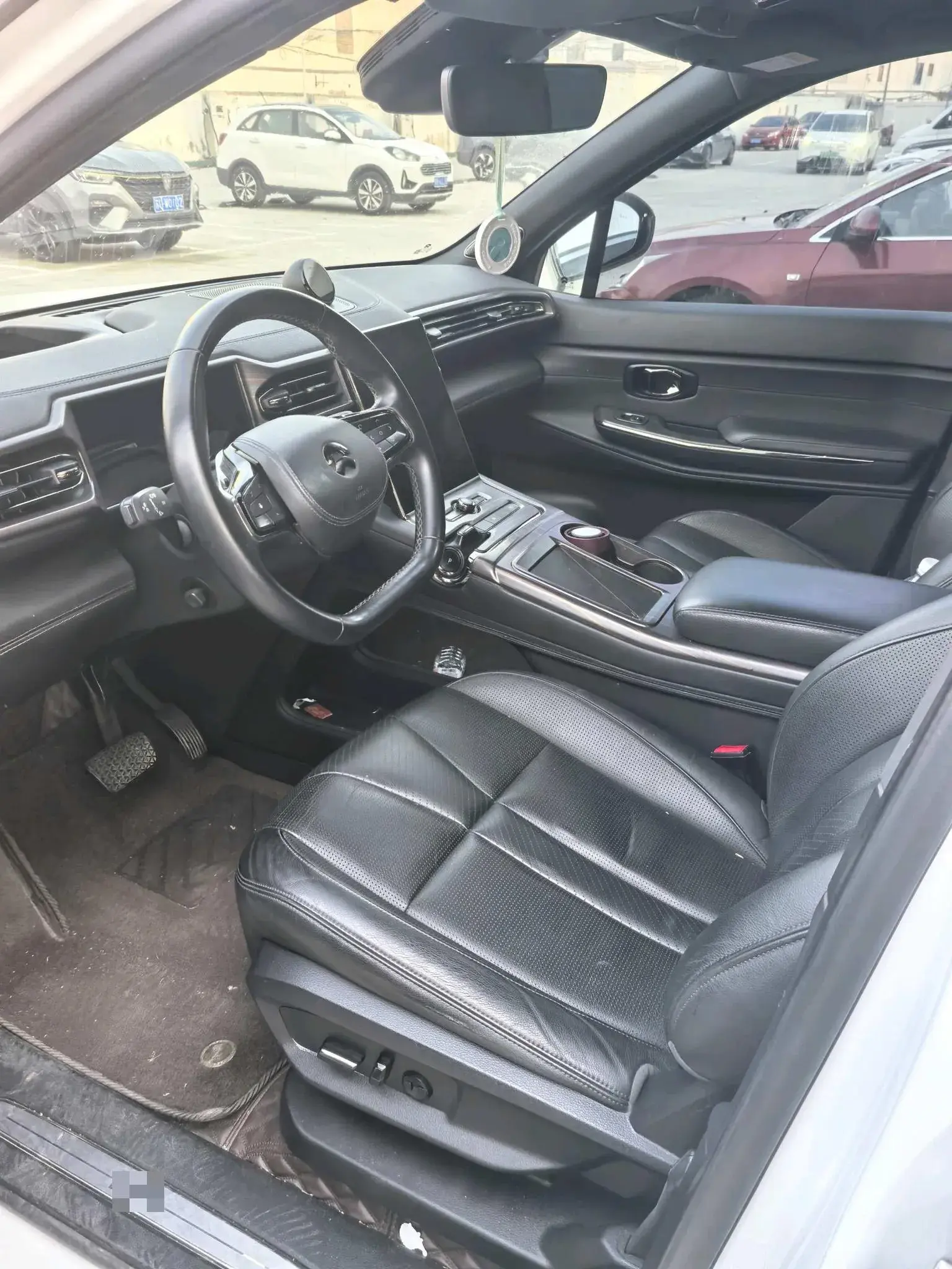 2020 NIO ES8 thumbnail 3