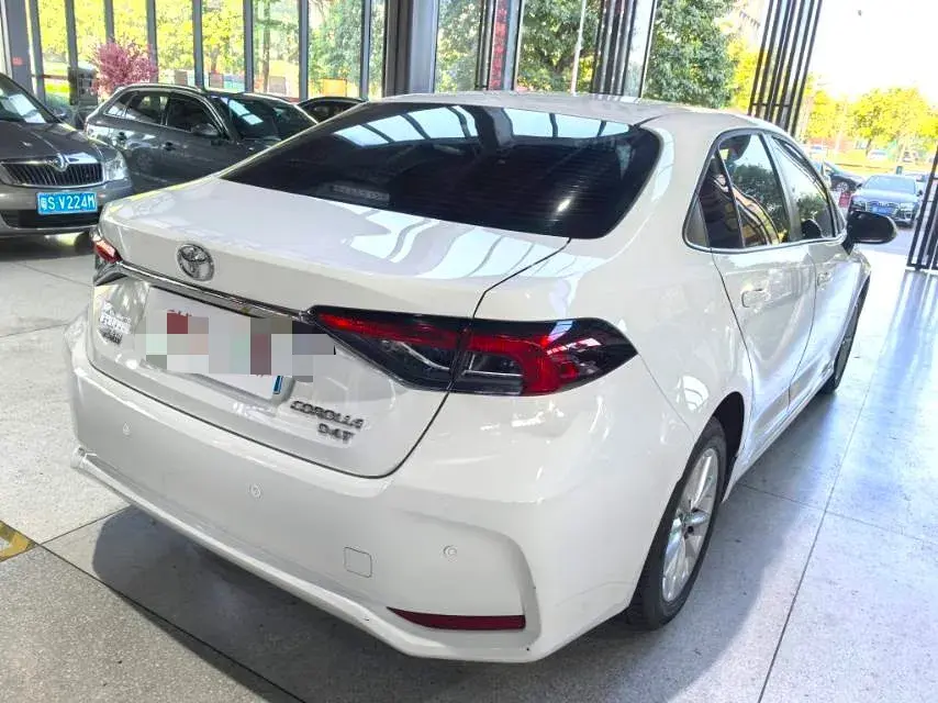2023 TOYOTA COROLLA thumbnail 4