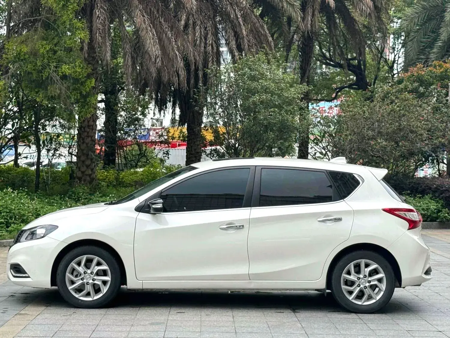 2021 NISSAN TIIDA thumbnail 3