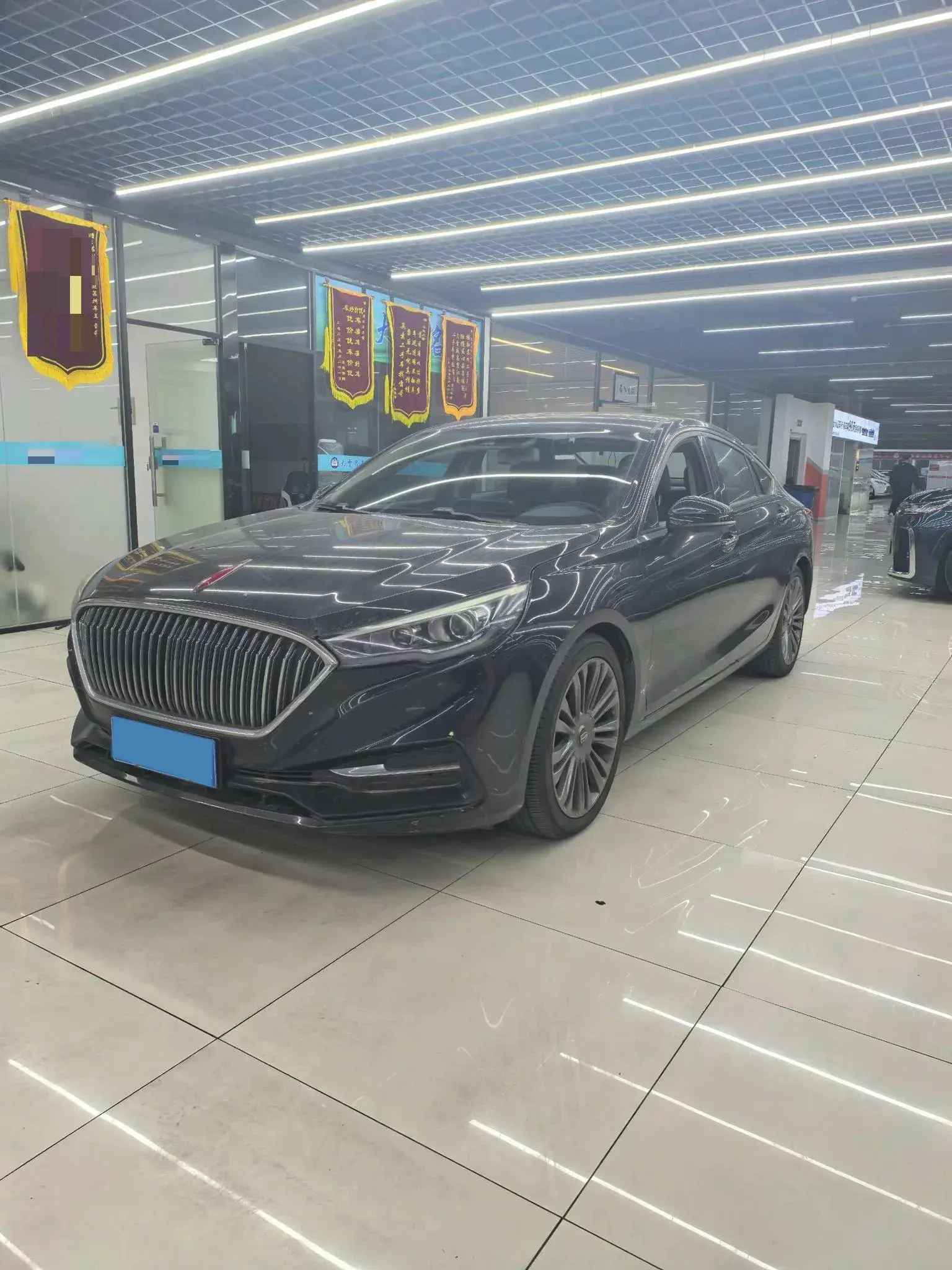 2019 HONGQI H5 view 1