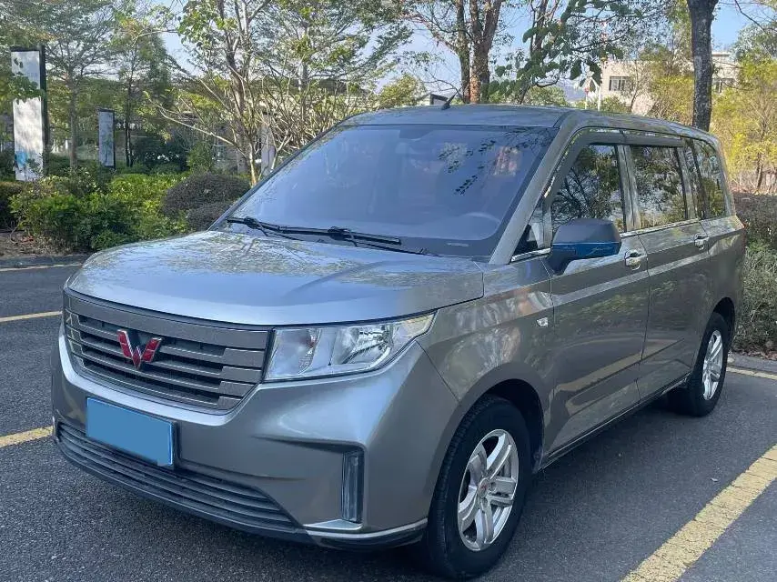 2020 WuLing HongGuang Plus 1.5L 99HP L4 6MT