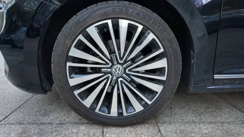 2020 VOLKSWAGEN PASSAT thumbnail 3