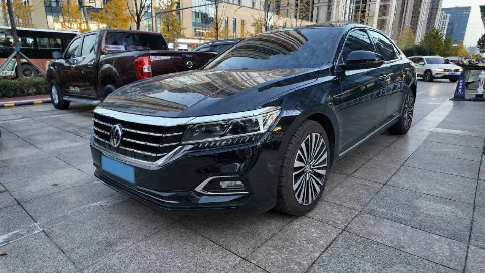 2020 VOLKSWAGEN PASSAT view 1