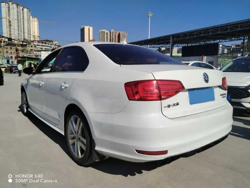 2018 VOLKSWAGEN SAGITAR thumbnail 4