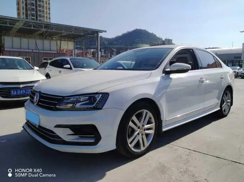 2018 VOLKSWAGEN SAGITAR view 1