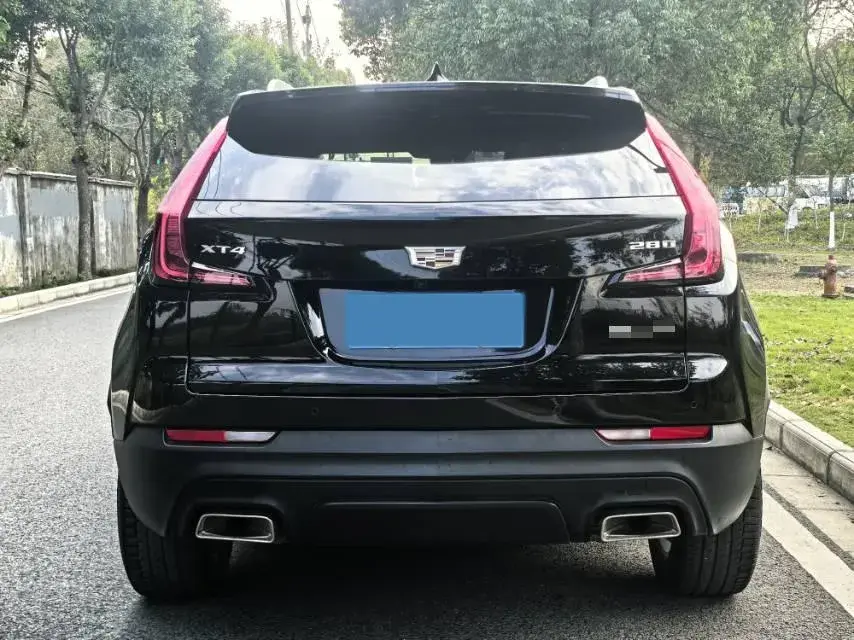 2021 CADILLAC XT4 thumbnail 3
