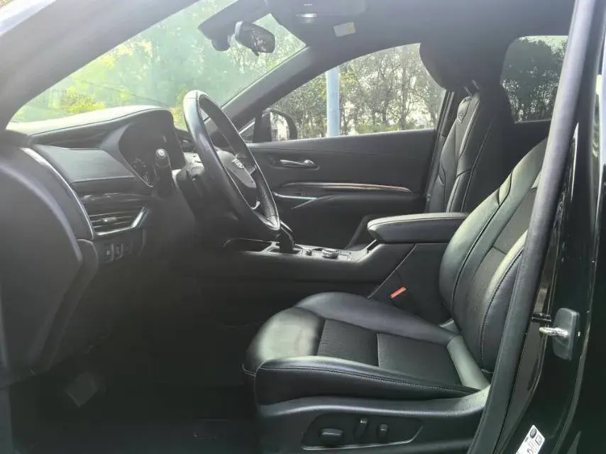 2021 CADILLAC XT4 thumbnail 4