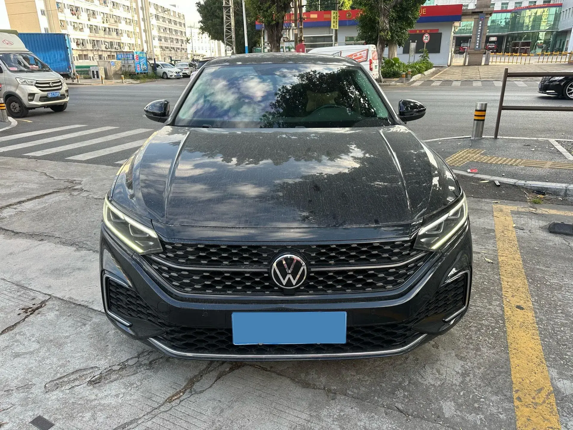 2022 VOLKSWAGEN PASSAT thumbnail 2