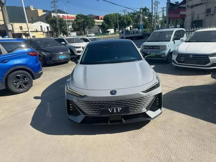 2022 CHANGAN UNI-V thumbnail 2