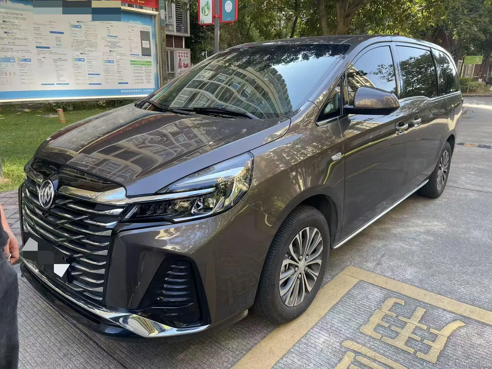 2023 BUICK GL8 view 1