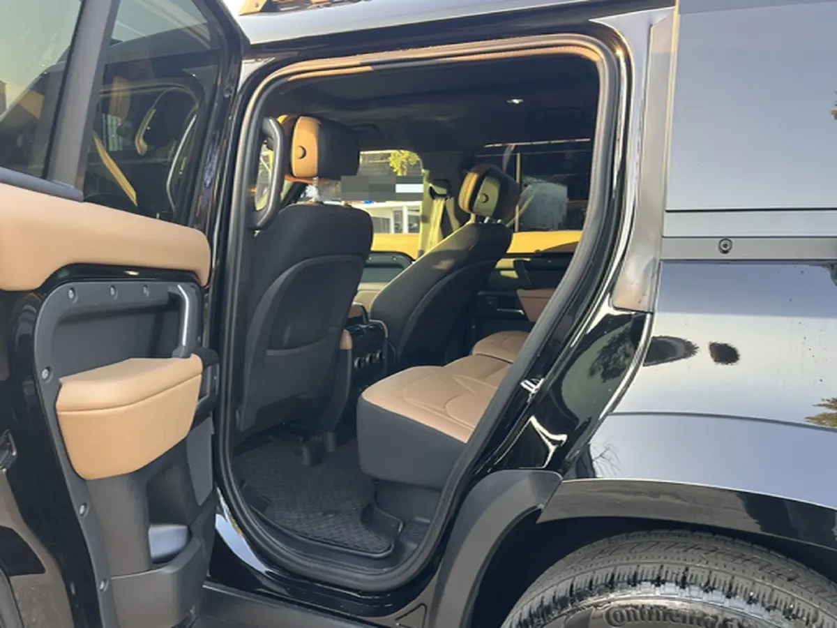 2024 Land Rover Defender 5.0T 525HP V8 8AT,autocango,china used car exporter,china ev exporter,chinese used car exporter,chinese used ev exporter