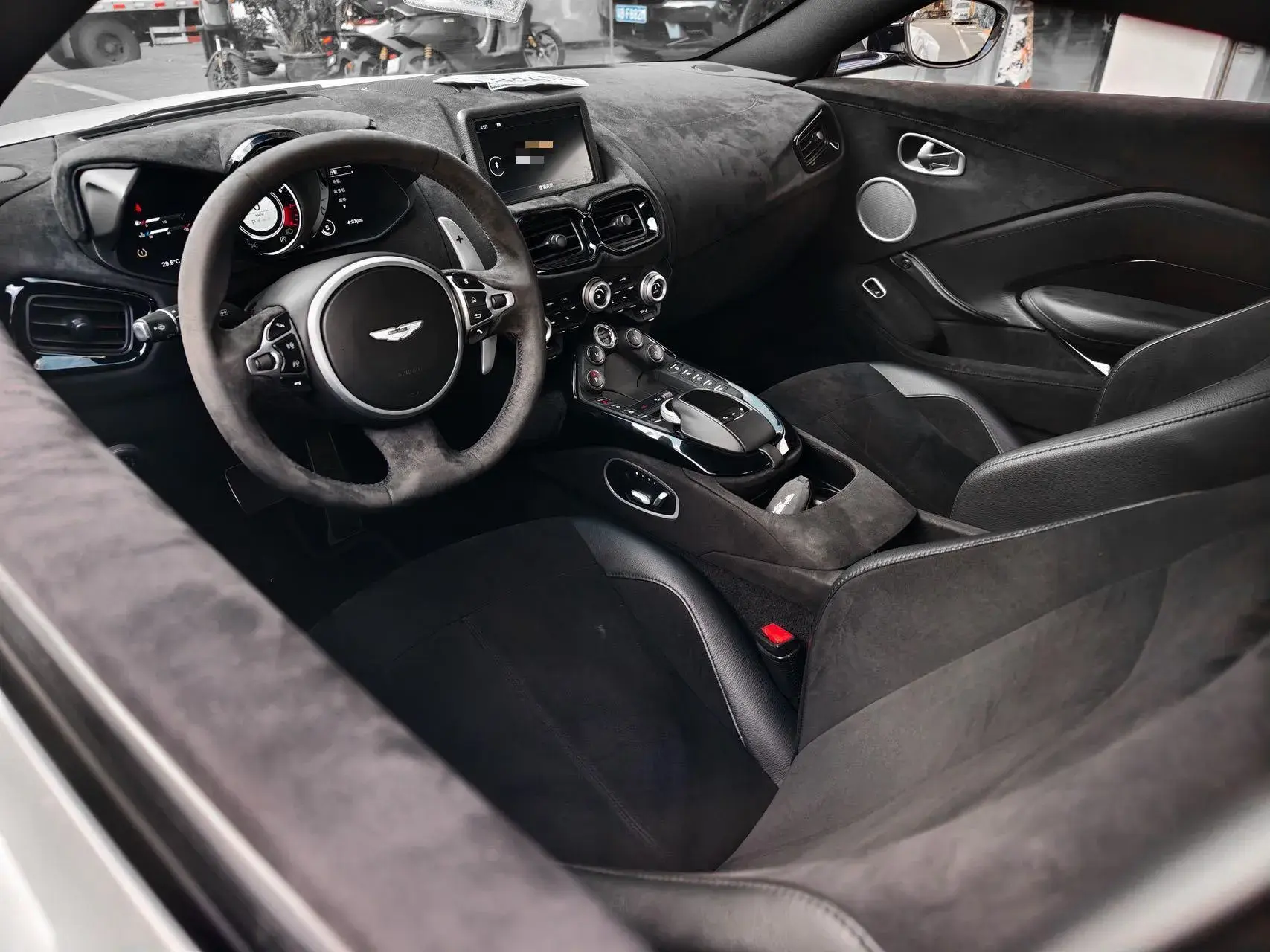 2018 ASTON MARTIN thumbnail 4