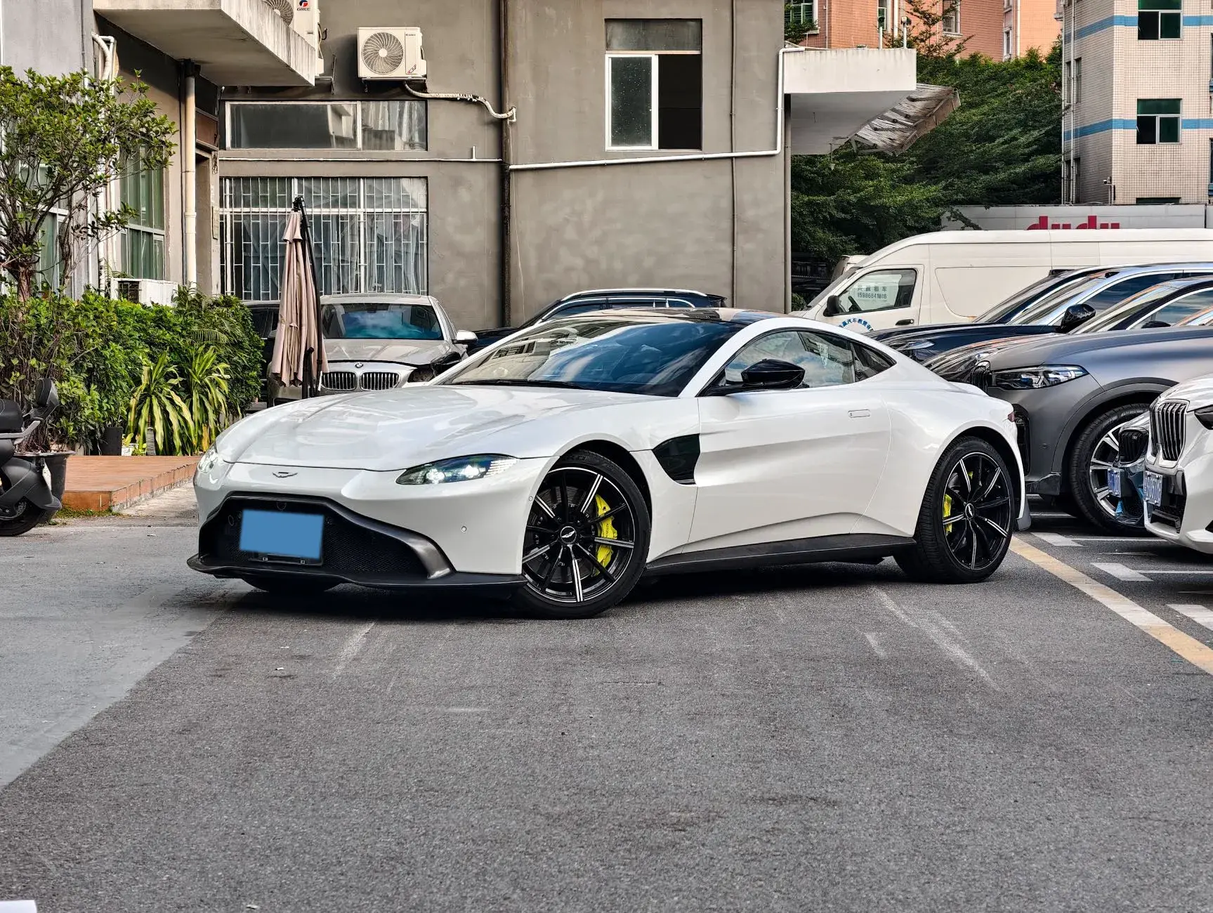 2018 ASTON MARTIN view 1
