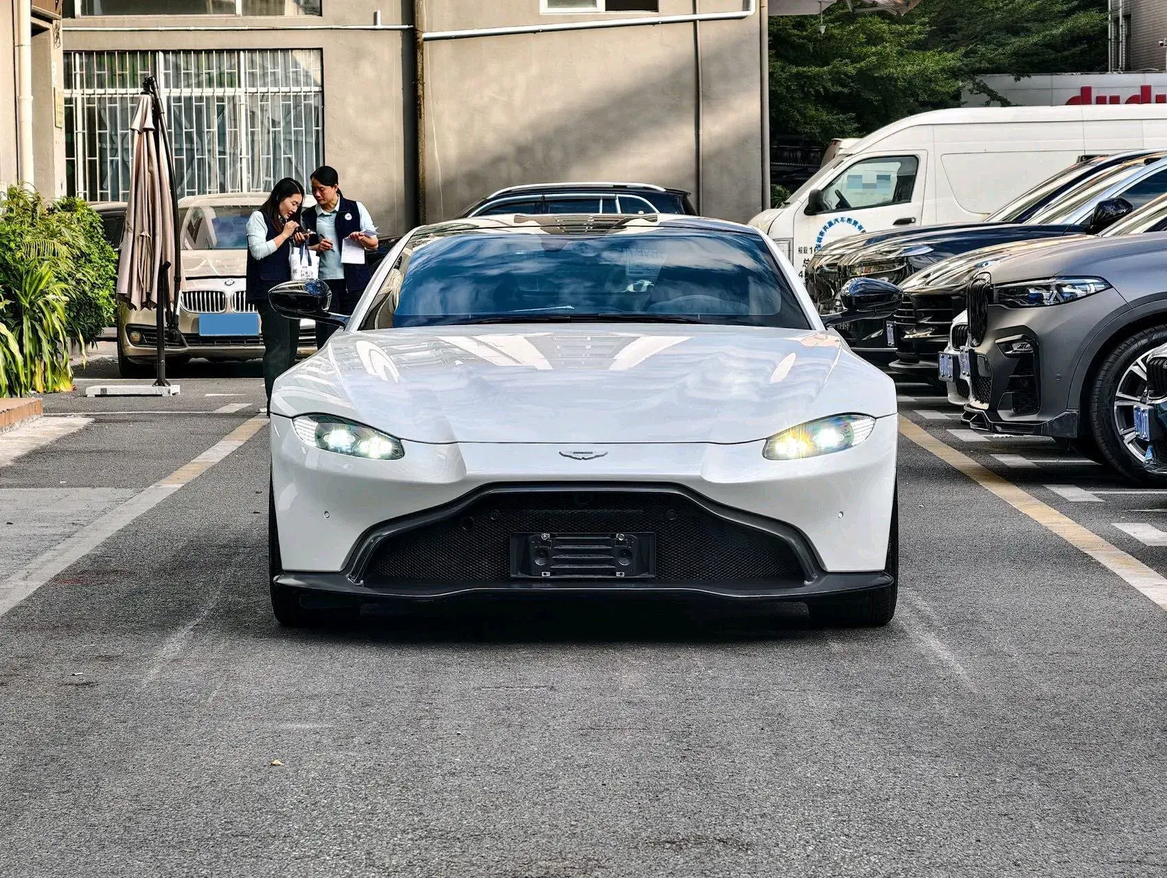 2018 ASTON MARTIN thumbnail 2