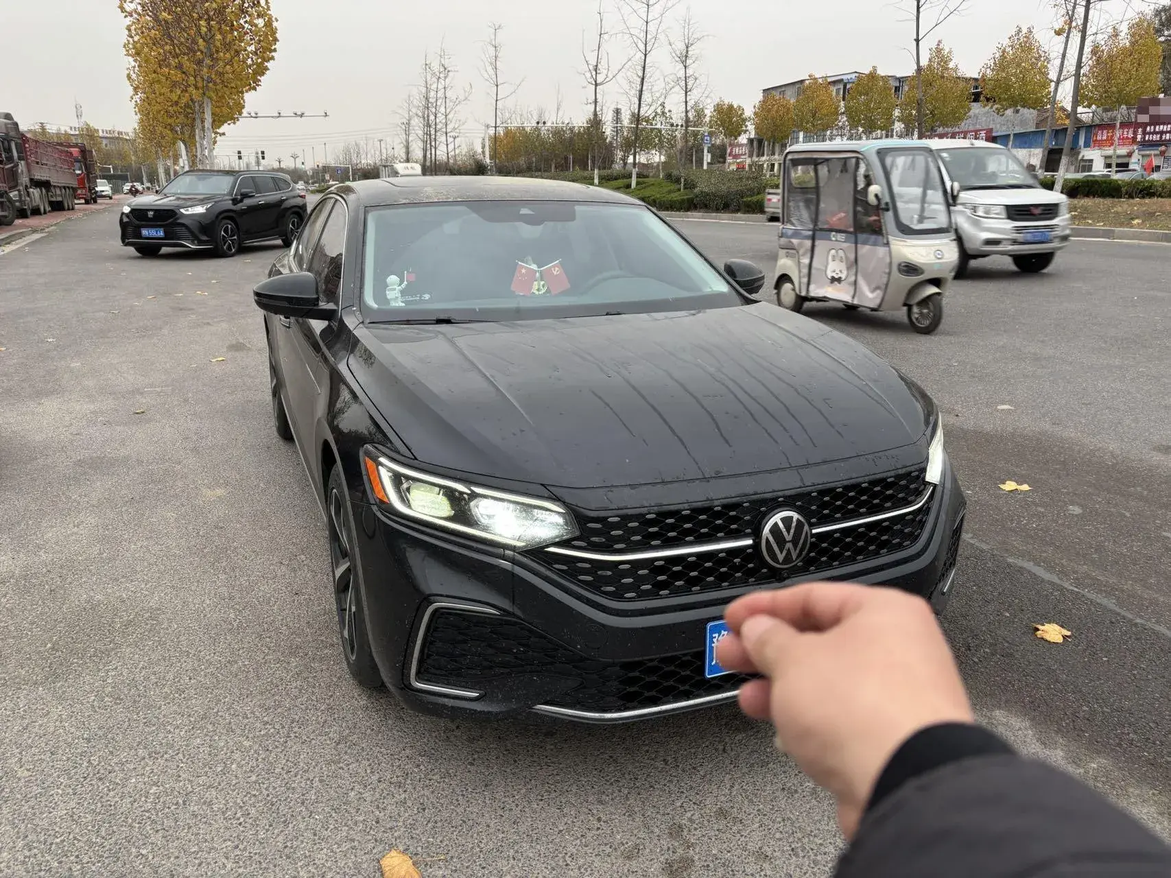 2025 VOLKSWAGEN PASSAT thumbnail 2