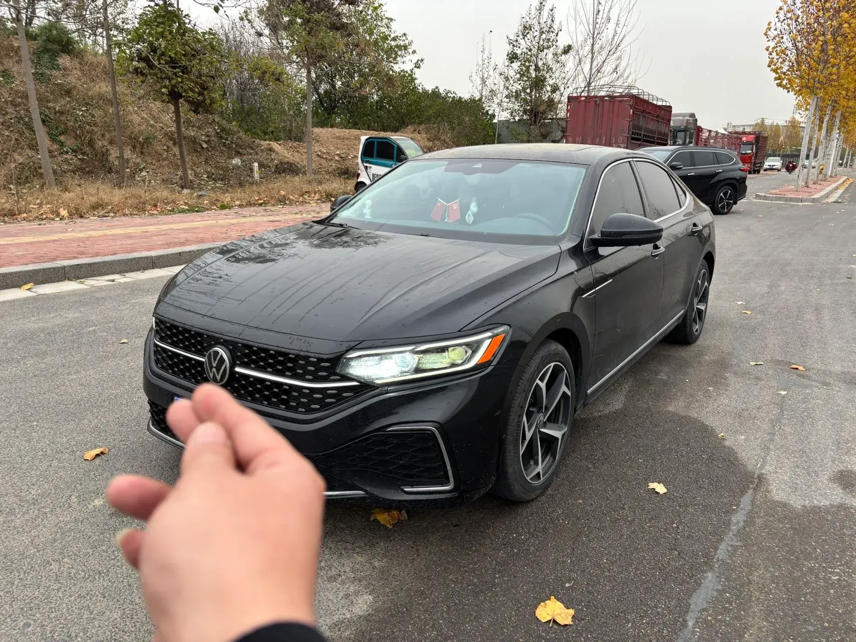 2025 VOLKSWAGEN PASSAT view 1