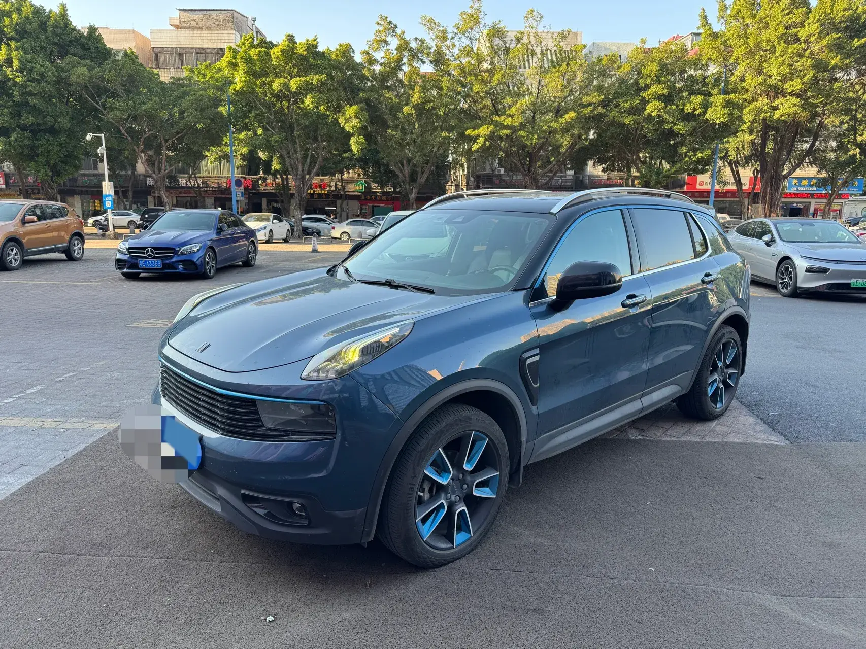 2018 LYNK&CO 01 view 1