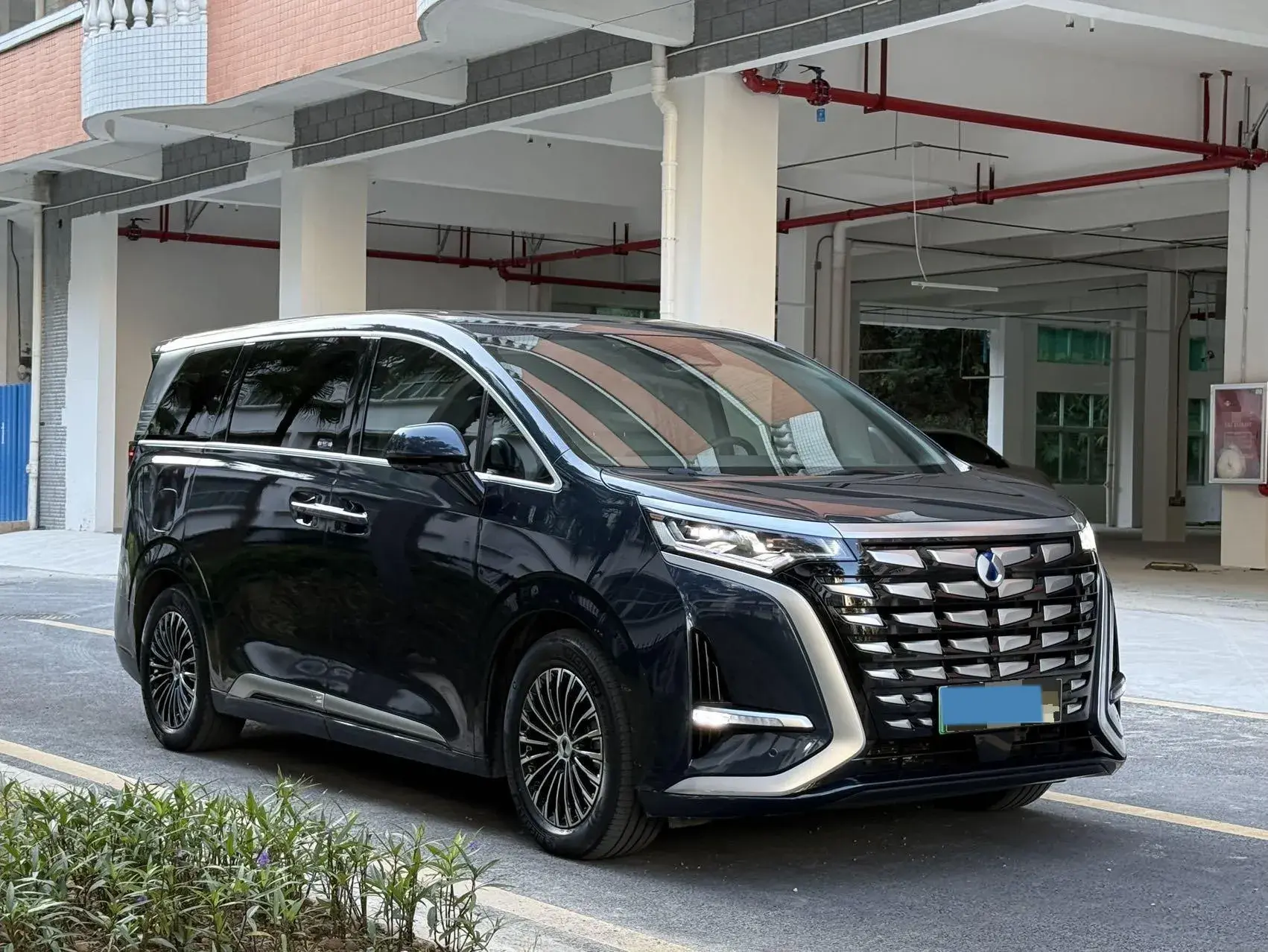 2022 DENZA D9 thumbnail 3