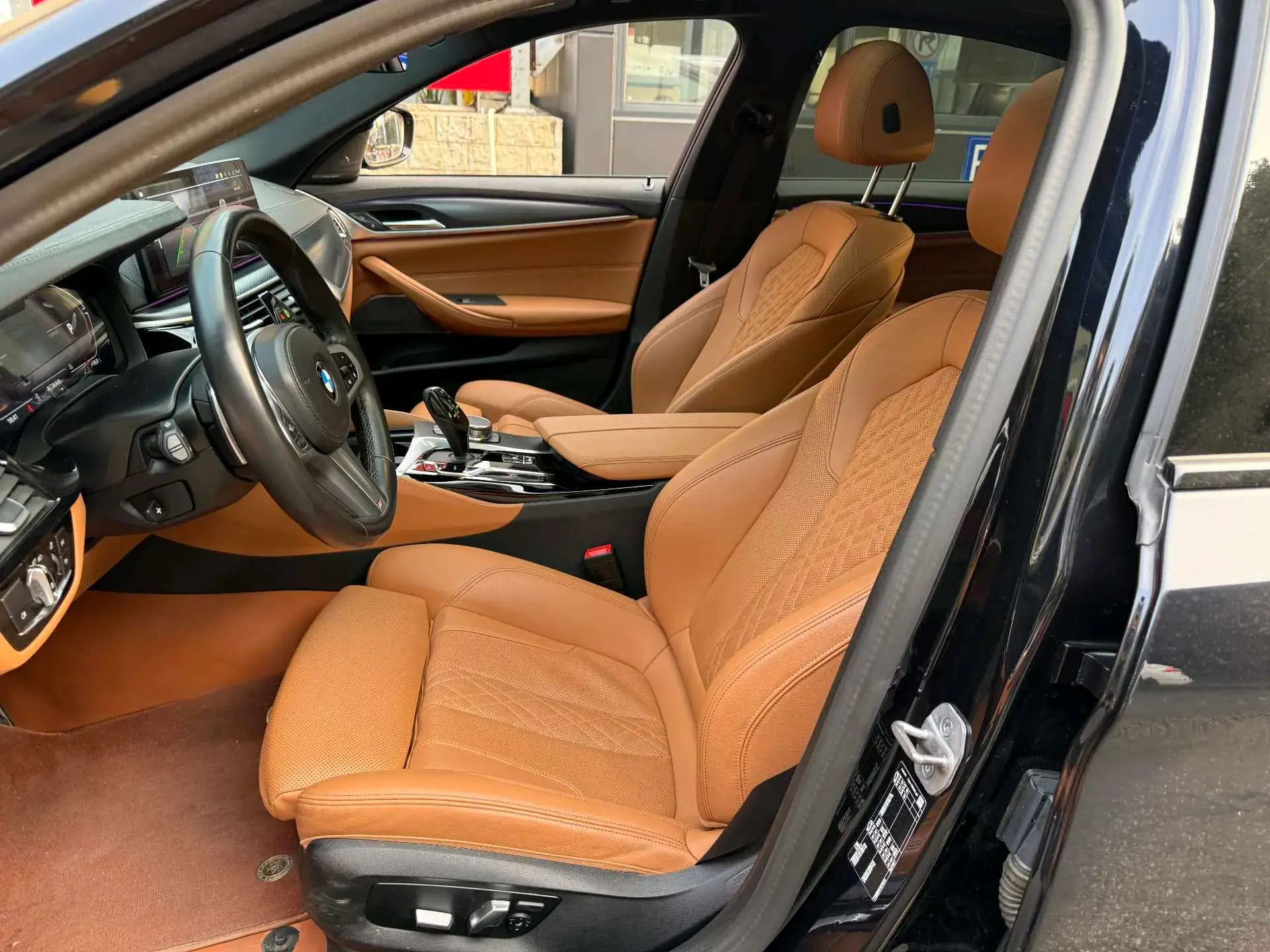 2022 BMW 5 thumbnail 4