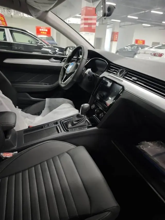 2025 VOLKSWAGEN MAGOTAN thumbnail 3