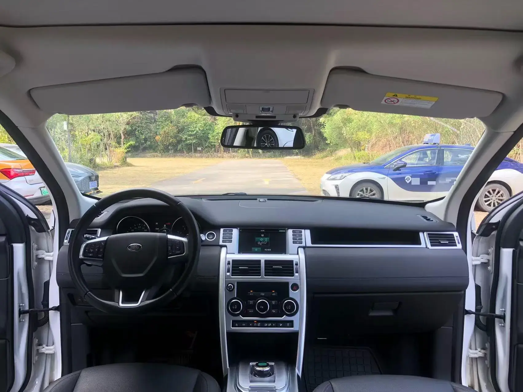 2019 LAND ROVER thumbnail 4