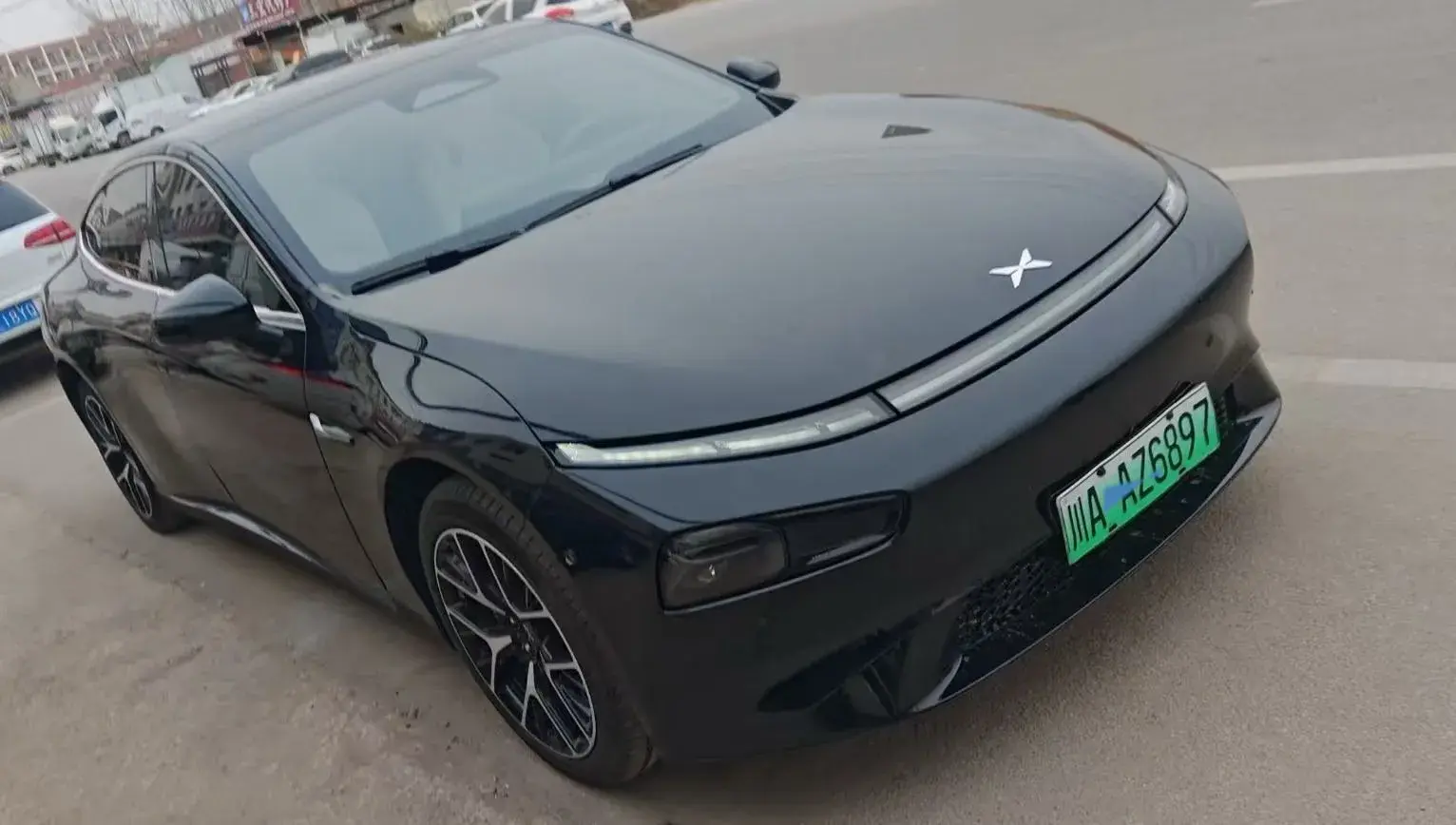 2023 XPENG P7 thumbnail 2