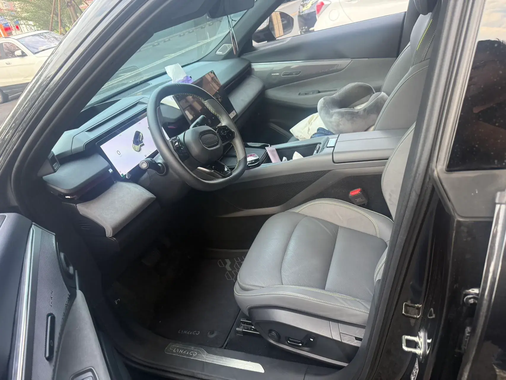 2023 LYNK&CO 08 thumbnail 2