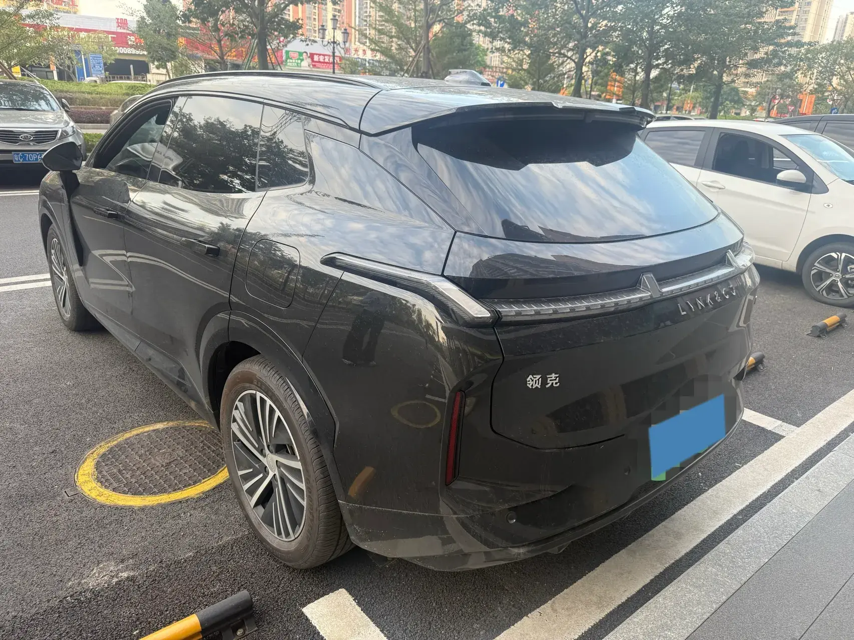 2023 LYNK&CO 08 thumbnail 4