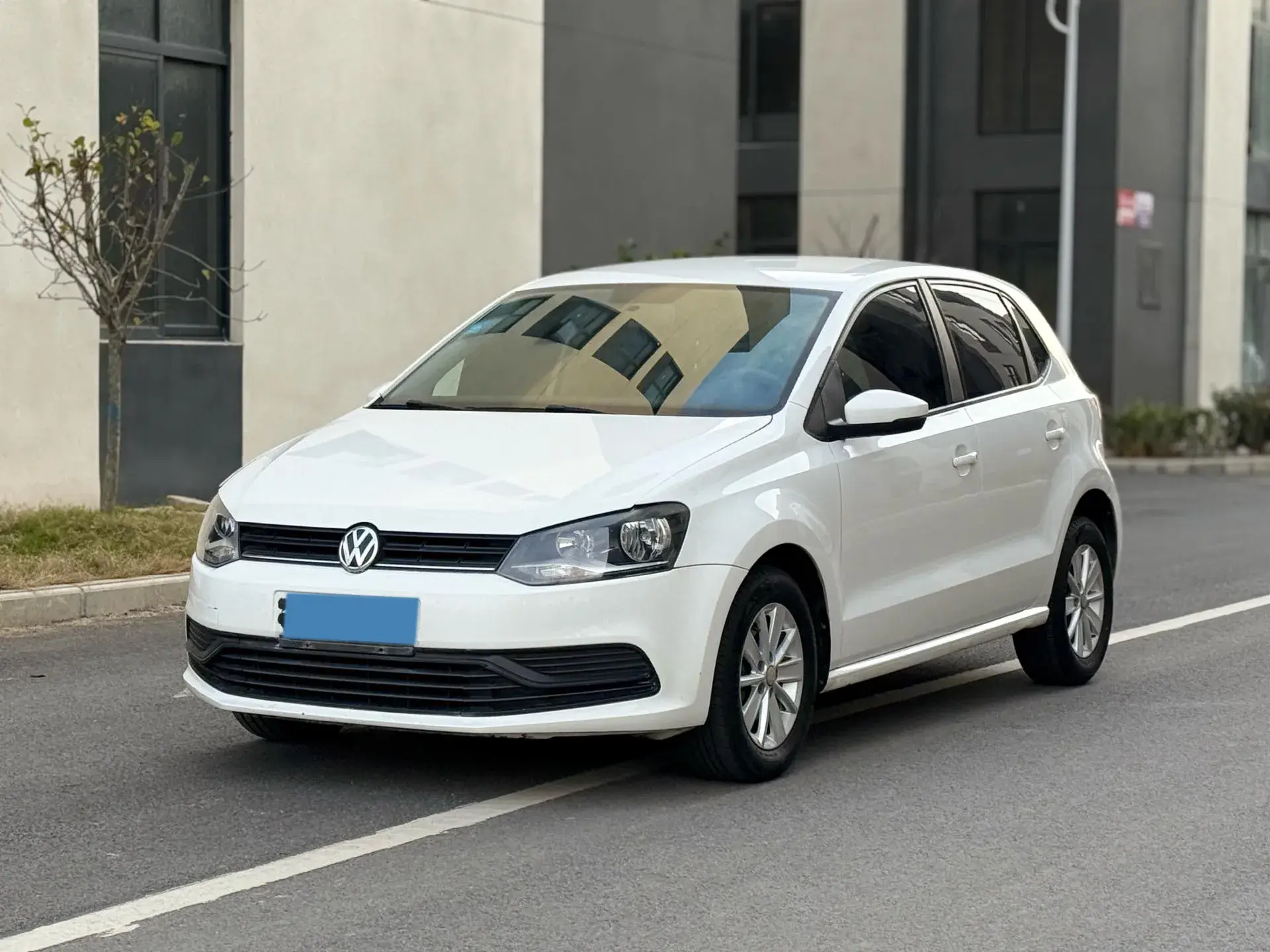 2016 VOLKSWAGEN POLO view 1