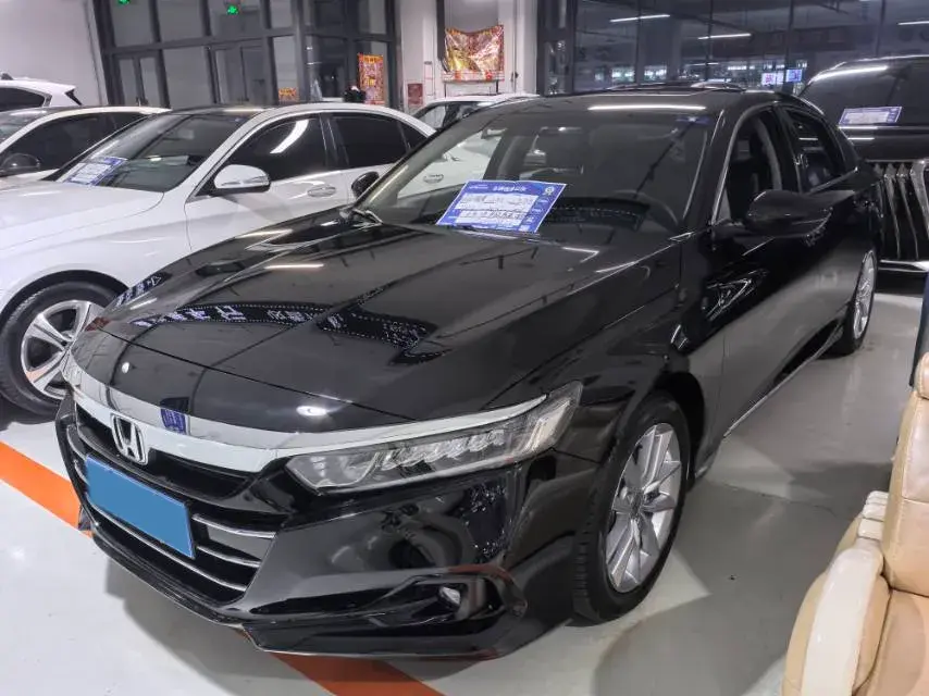 2022 HONDA ACCORD view 1
