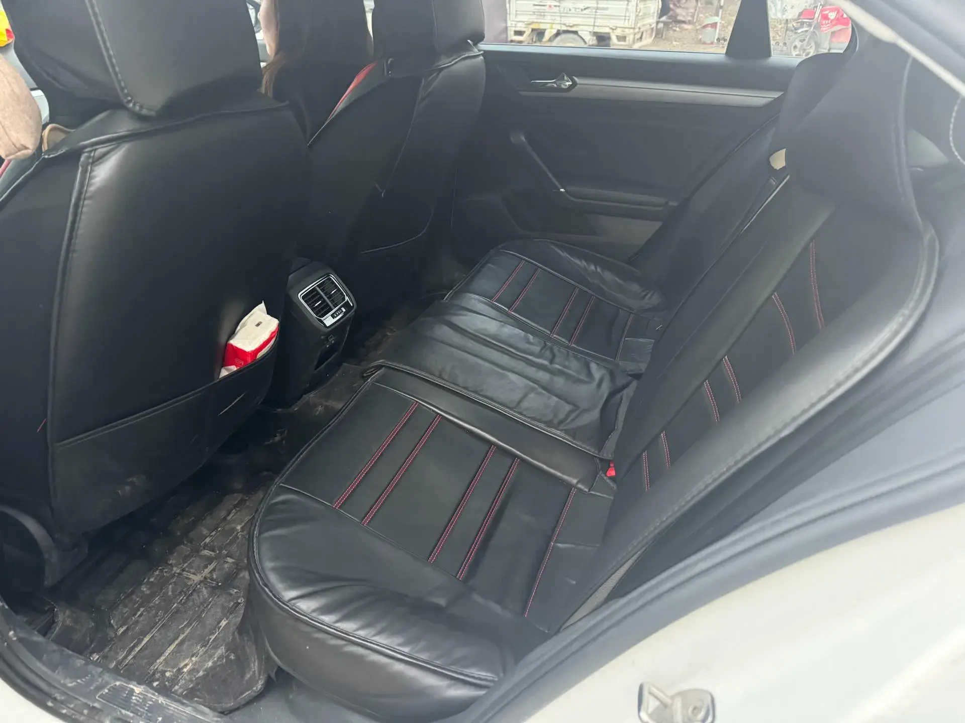 2021 VOLKSWAGEN LAMANDO thumbnail 3