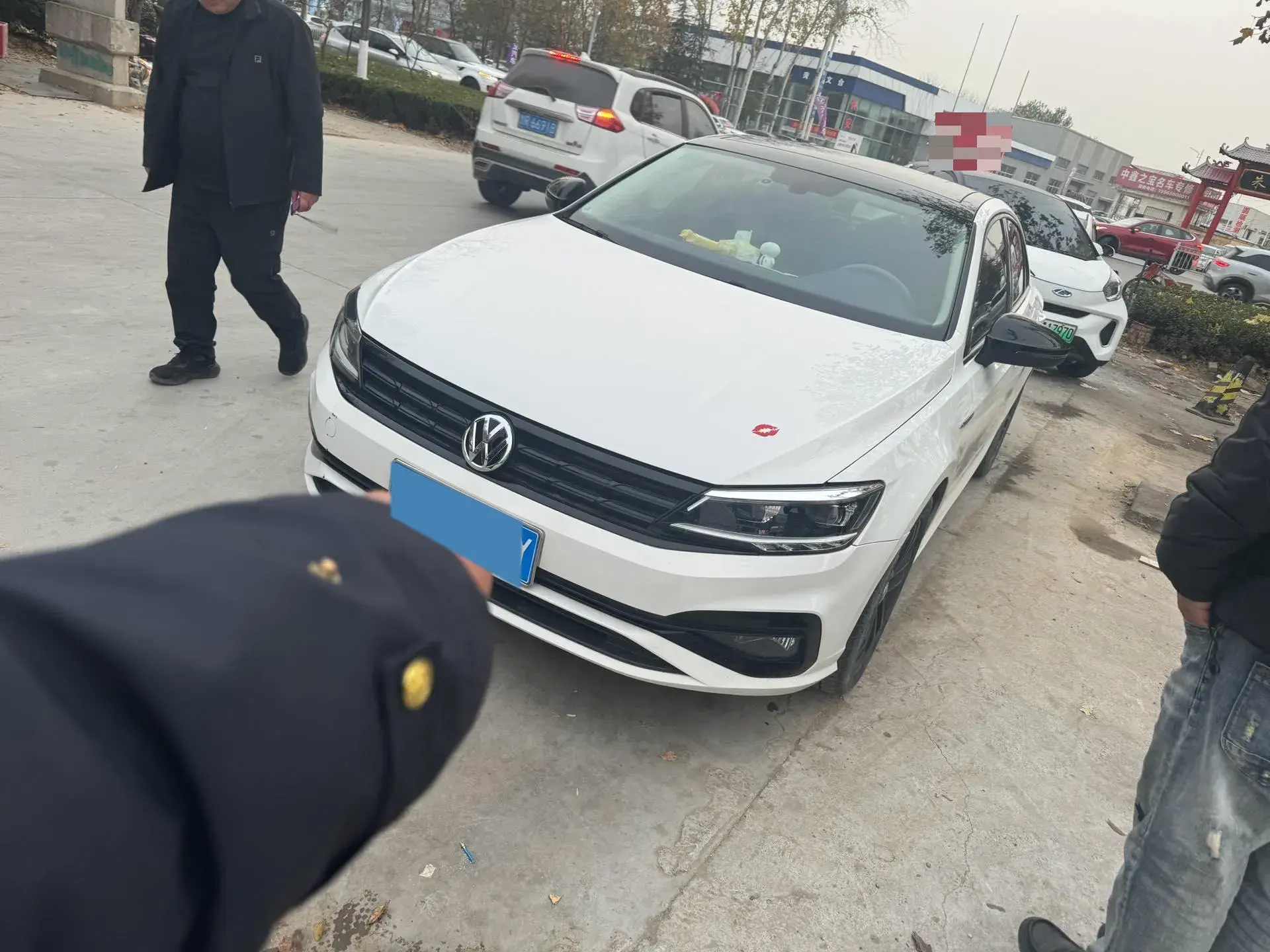 2021 VOLKSWAGEN LAMANDO view 1