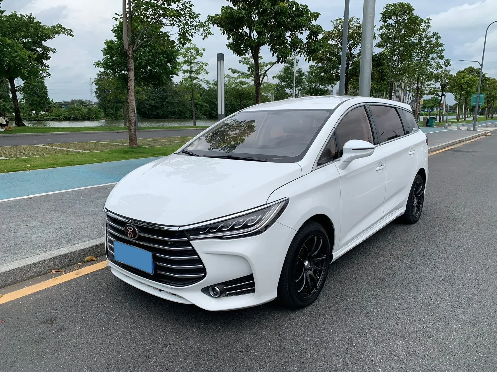 2017 BYD SONG view 1