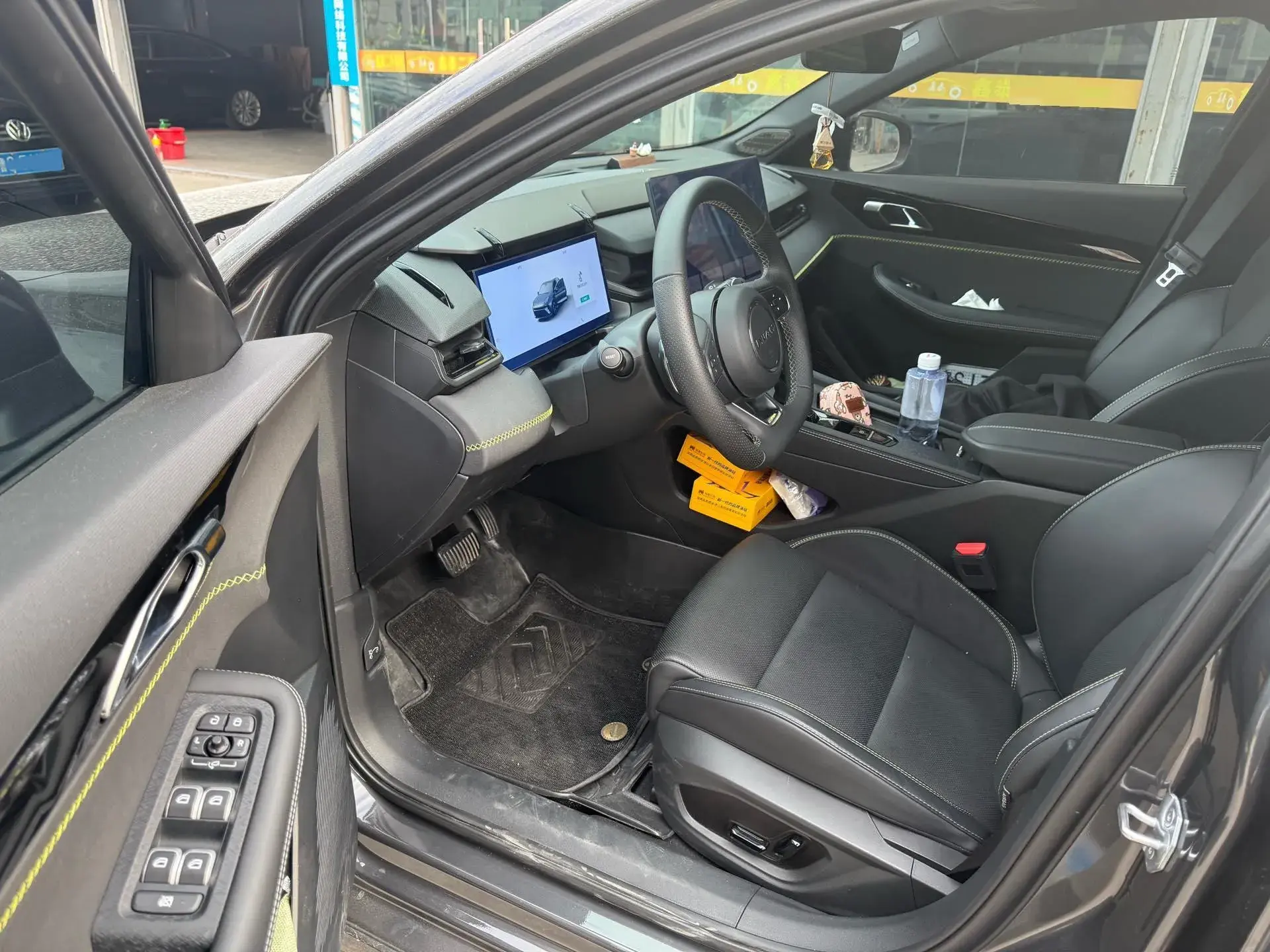 2023 LYNK&CO 03 thumbnail 3